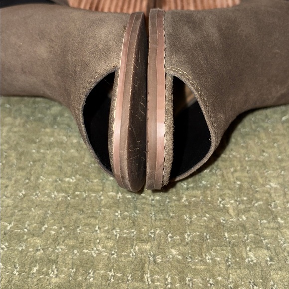 Lucky brand, suede, peekaboo wedge shoes, New store display size 7.5 - Picture 5 of 9